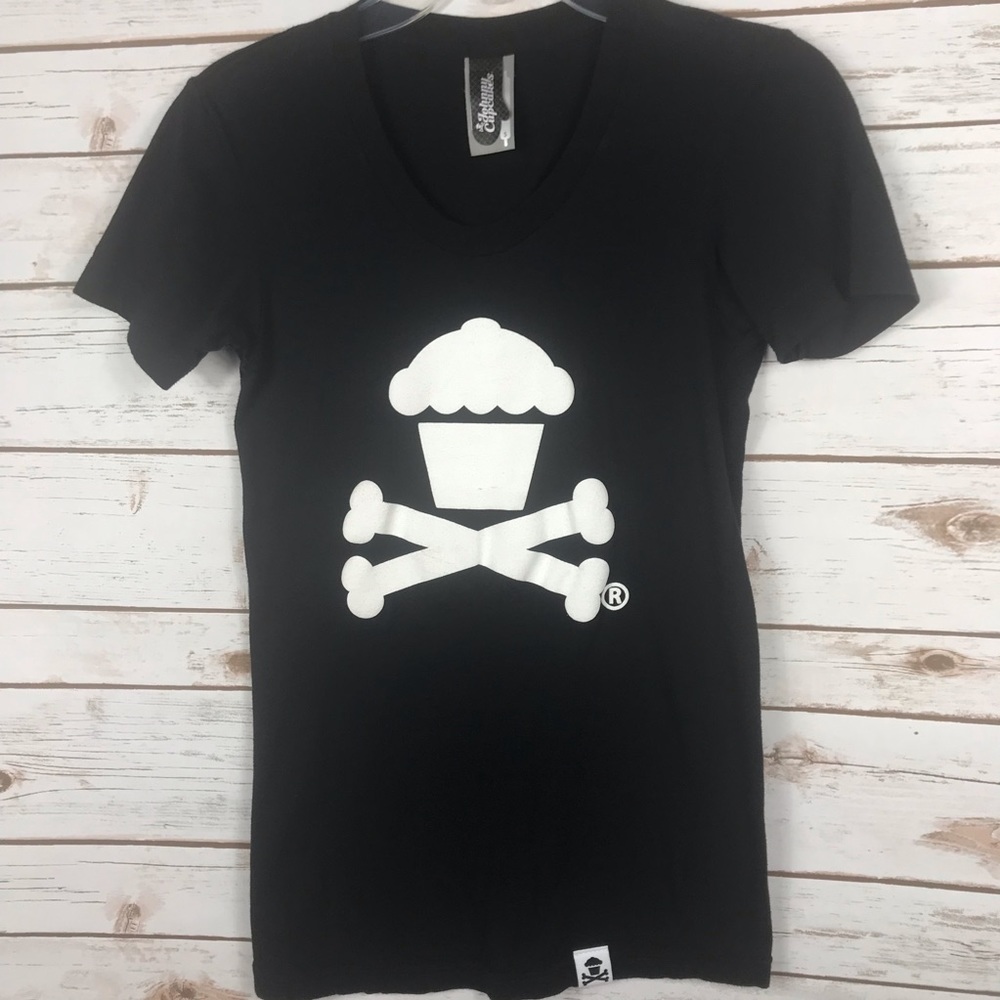 JOHNNY CUPCAKES CROSSBONES T-SHIRT SIZE SMALL